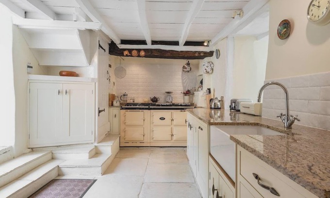 Winkleigh House | This house is a 6 bedroom(s), 5 bathrooms, located in Beaford, North Devon.