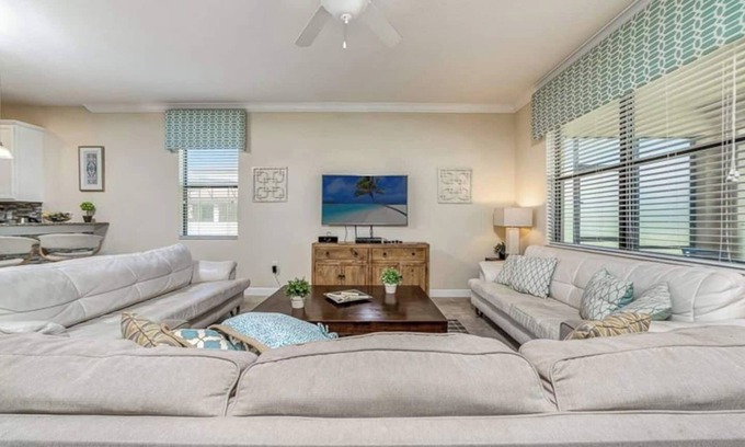 Davenport House | This house is a 8 bedroom(s), 5 bathrooms, located in Davenport, FL.