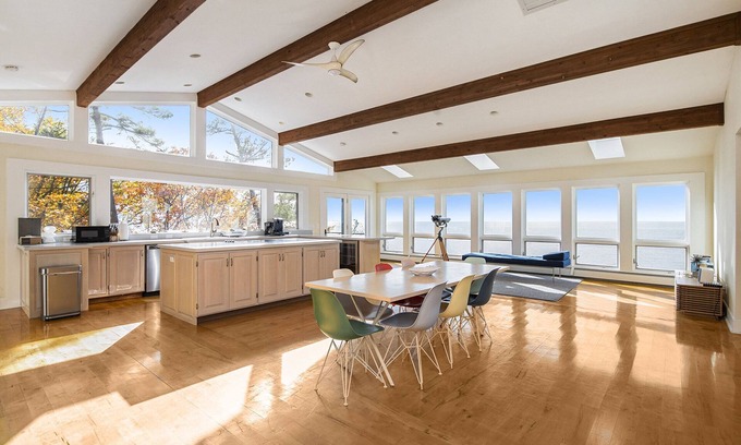 Harbor Springs House | This house is a 4 bedroom(s), 3 bathrooms, located in Harbor Springs, MI.