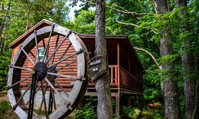 Carbon Hill Cabin | This is a must-see Cabin.