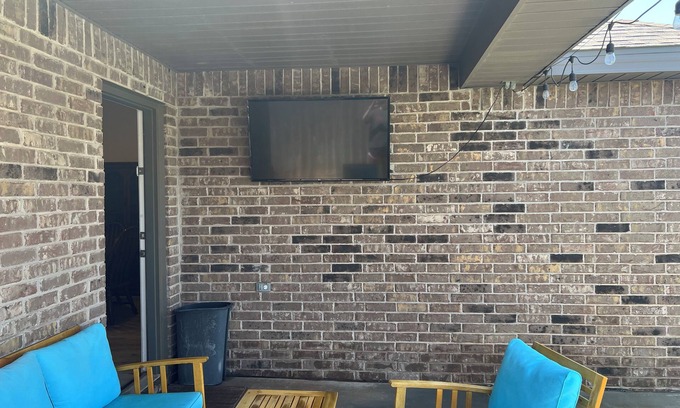 Lubbock House | This space is perfect for game day weekends, family visits, and long term stays.
