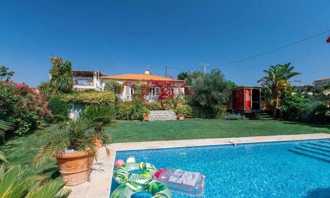Ventabrun Villa | This splendid mas dating from the beg of the century SEA VIEW - POOL - WHIRLPOOL