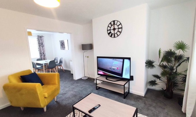 Blyth Apartment | This stylish perfect place for professionals, families and tourist group trips.