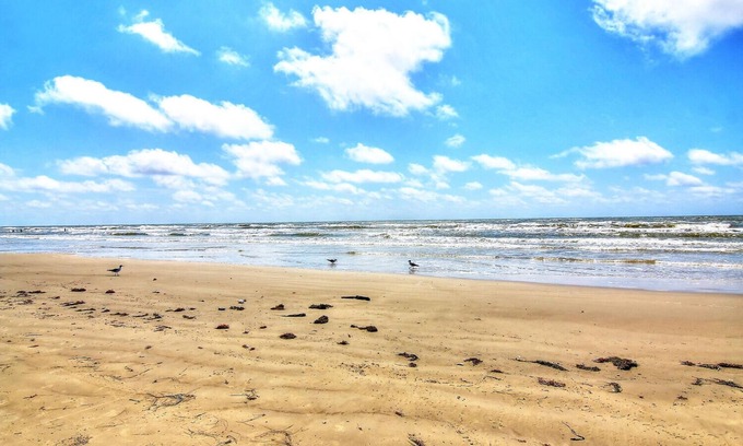 Port Aransas House | This Sweet Retreat Sleeps 10, Private Pool, Boardwalk to Beach