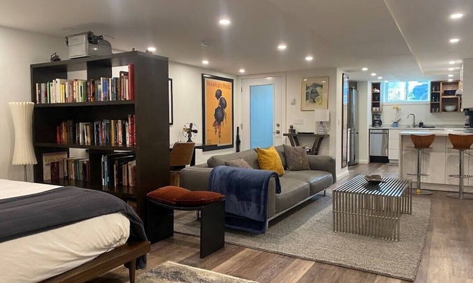 Dovercourt Park Apartment | This unit is close to the subway and a short walk to the Ossington Ave strip.