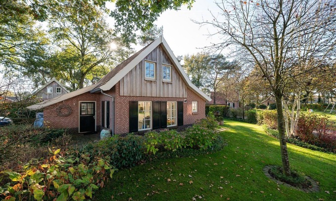 Wierden House | This very comfortable villa for 6 persons is located on the vacation complex Buitengoed Het Lageveld, in a beautiful wooded area near Almelo and Enschede.