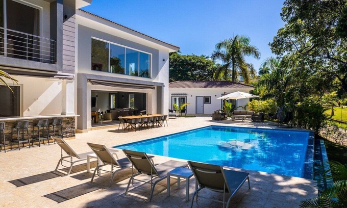 Urbanizacion Tavarez Villa | This villa is a 7 bedroom(s), 9 bathrooms, located in Sosúa, Puerto Plata.