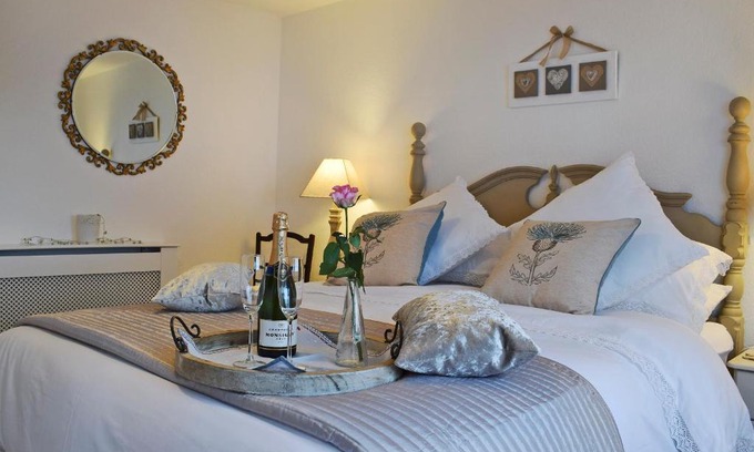 Crieff House | Thistle Cottage