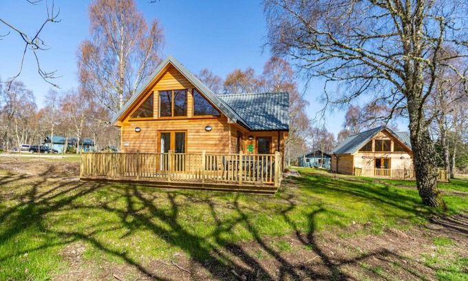 East Lewiston House | Thistle Lodge 19 with Hot Tub