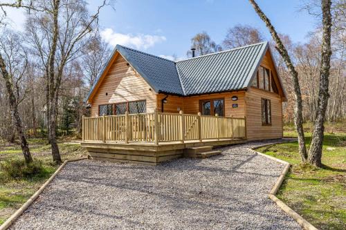 East Lewiston House | Thistle Lodge 22 with Hot Tub