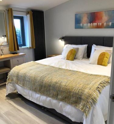 Haverfordwest Apartment | Thistledown Lodge! 5 minutes from beach! Free cancellation!
