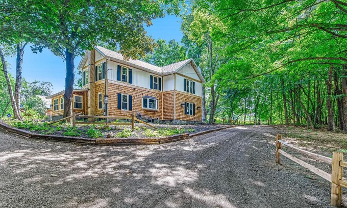 Fennville House | Thorndale