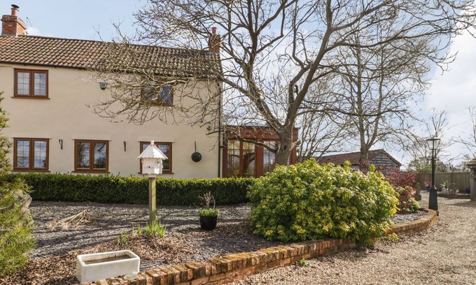 Taunton Cottage | THORNEYBEES HOUSE, pet friendly, character holiday cottage in Taunton