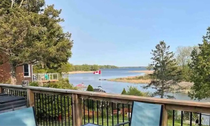 Leeds and the Thousand Islands House | Thousand Islands Home Gananoque Kingston Ontarionn