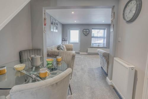 Sheringham House | Three Bears Cottage - Pretty coastal cottage Sheringham -Crabpot Cottages
