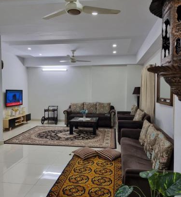 Hassan Abdal Apartment | Three Bed Attached Bath Netflix Wifi Smart TV Parking Near Airport