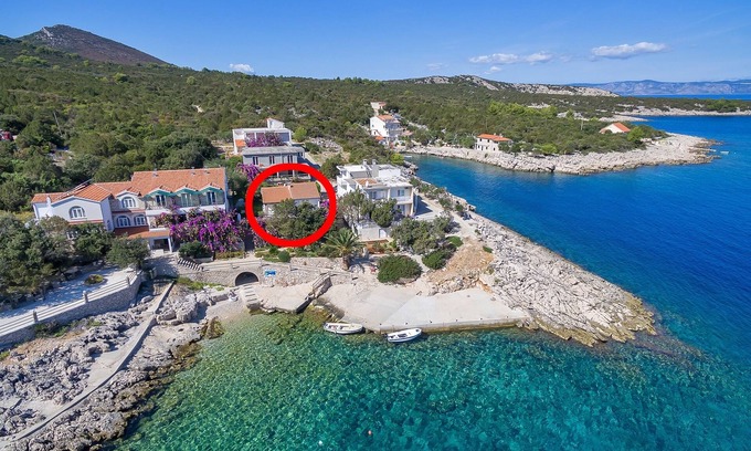 Pokrivenik Apartment | Three bedroom apartment near beach Cove Pokrivenik, Hvar (A-5223-b)