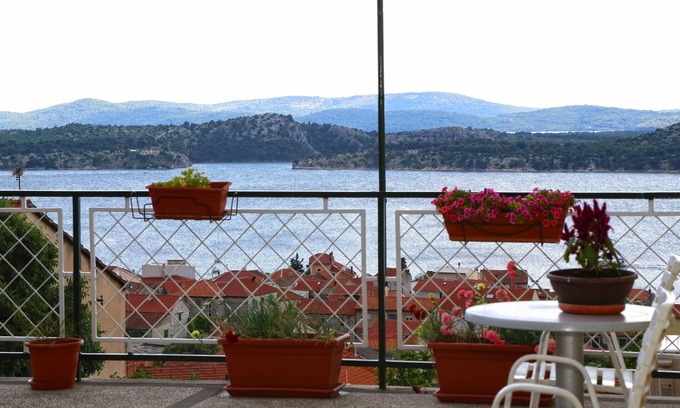 Sibenik Apartment | Three bedroom apartment with terrace and sea view Šibenik (A-16170-a)