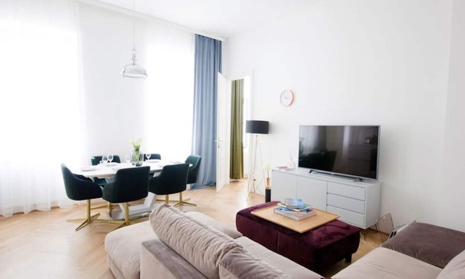 Innere Stadt Apartment | Three-Bedroom Apartment - Opera