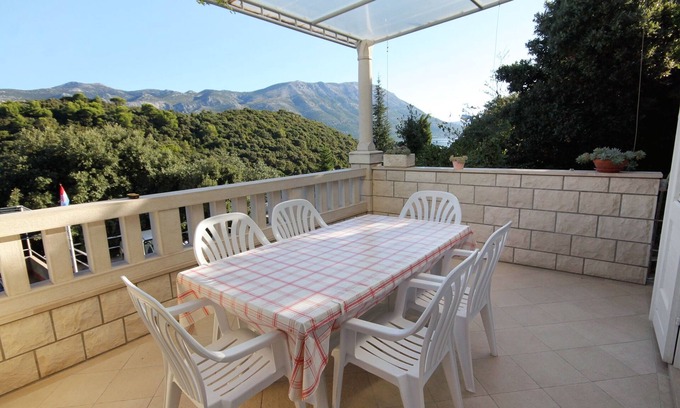 Cove Tri Zala (Zrnovo) Apartment | Three bedroom apartment with terrace and sea view Cove Vrbovica, Korčula (A-9225-a)