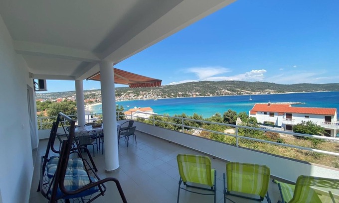 Sevid Apartment | Three bedroom apartment near beach Sevid, Trogir (A-18168-a)