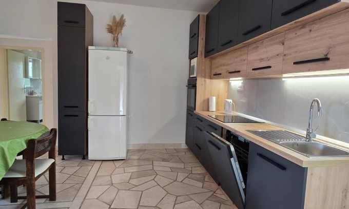 Mirce Apartment | Three bedroom apartment with terrace Mirca, Brač (A-5655-a)
