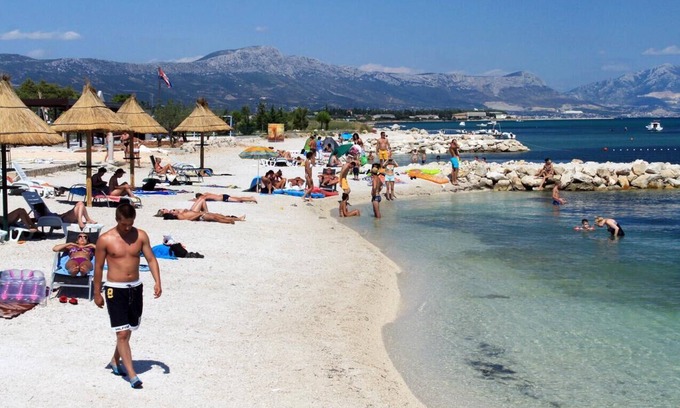 Trogir Apartment | Three bedroom apartment with air-conditioning Trogir (A-20307-a)
