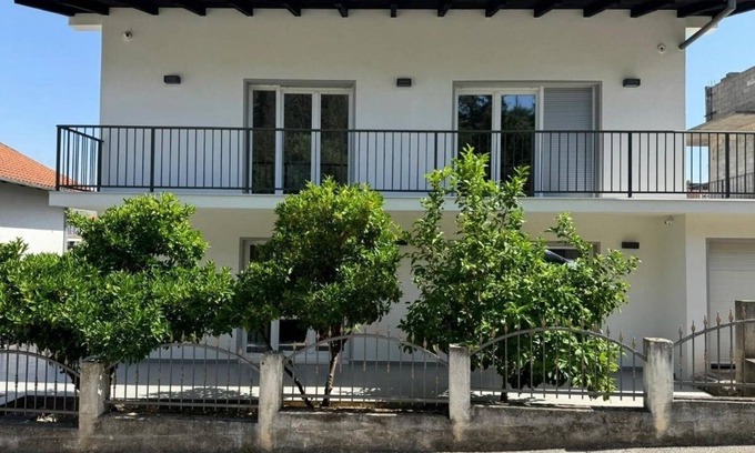 Trogir Apartment | Three bedroom apartment with balcony Trogir (A-23948-a)