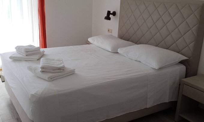 Trogir Apartment | Three bedroom apartment near beach Trogir (A-6022-a)