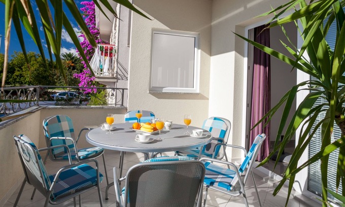 Tucepi Apartment | Three bedroom apartment near beach Tučepi, Makarska (A-2677-c)