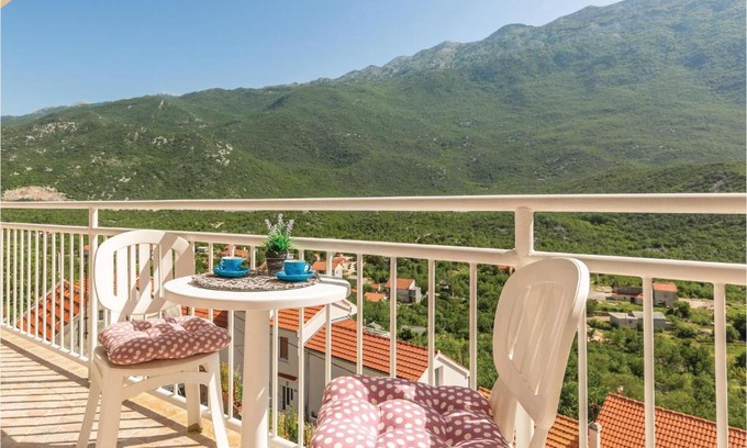 Rastovac Apartment | Three-Bedroom Apartment in Zagvozd