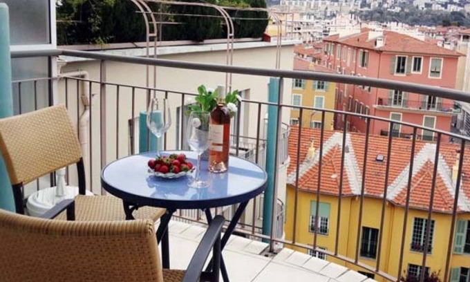 Quartier du Port Apartment | Three bedroom apartment with 2 bathrooms. On the 7th floor. Terrace!