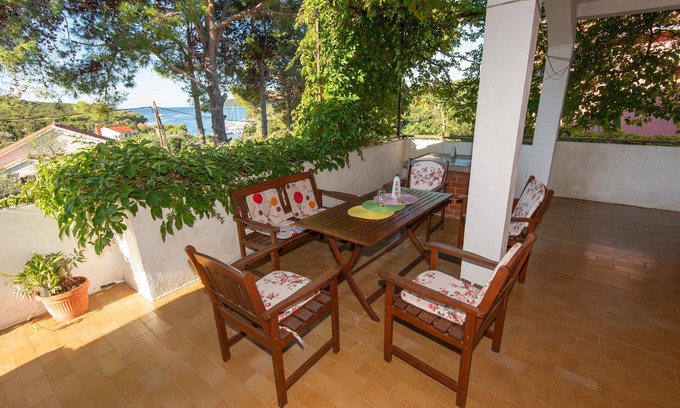 Molat Apartment | Three bedroom apartment with terrace and sea view Molat (A-6249-a)