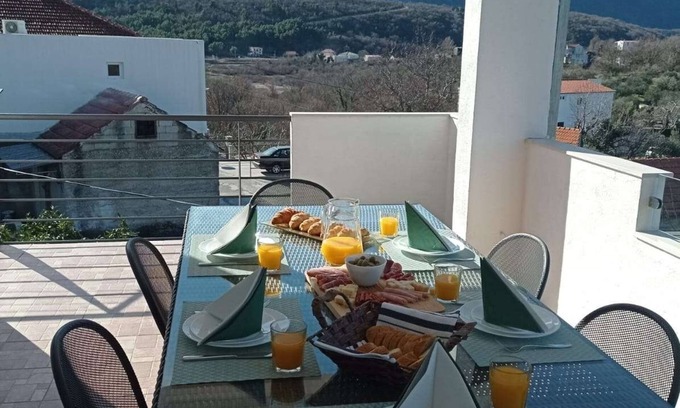Slime Apartment | Three bedroom apartment with terrace Slime, Omiš (A-22826-a)