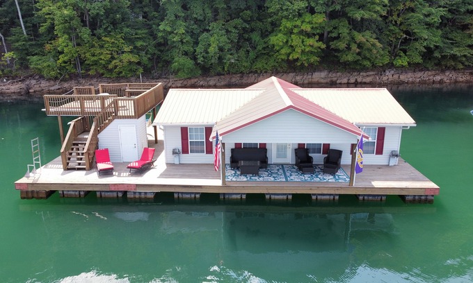 Big Creek Boat Rental | Three Bedroom FLOATING Home @Froggies/Whitman Hollow Marina.