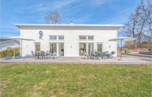Kopingsvik House | Three-Bedroom Holiday Home In Kopingsvik