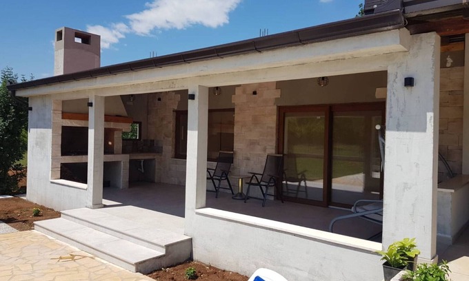 Dicmo House | Three Bedroom Holiday Home
