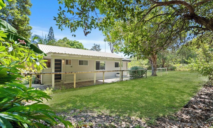 Point Lookout House | Three bedroom lowset house surrounded by bush and native wildlife.