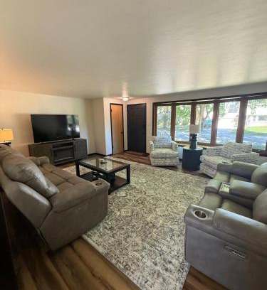 Green Bay House | Three Bedroom Ranch walking distance to Lambeau