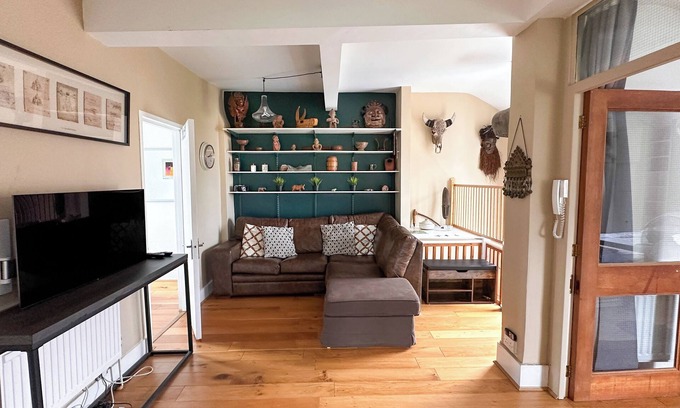 Hampstead Apartment | Three Bedroom Sunny, Airy Penthouse in Hampstead