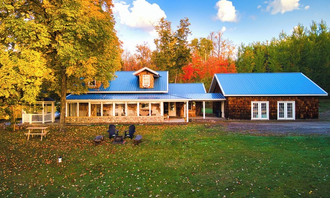 Bovey House | Three Bedroom, Two Bathroom Private Lakefront Cabin with Amazing Views of Beautiful Twin Lakes