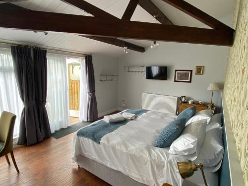 Newport Bed & Breakfast | Three Bishops Inn