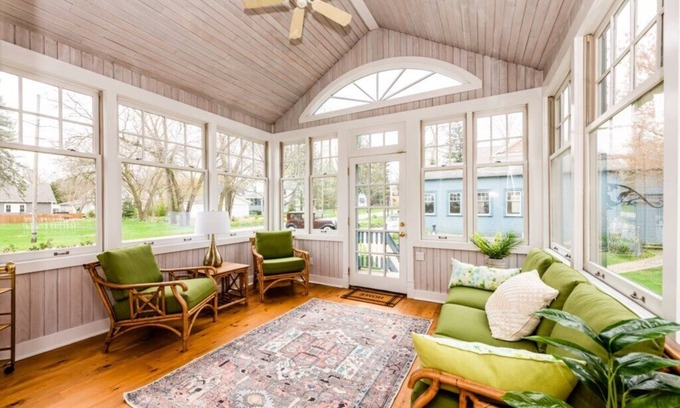 New Buffalo House | Three Night Min! New Buffalo Home Walking Distance To Downtown and Beach!