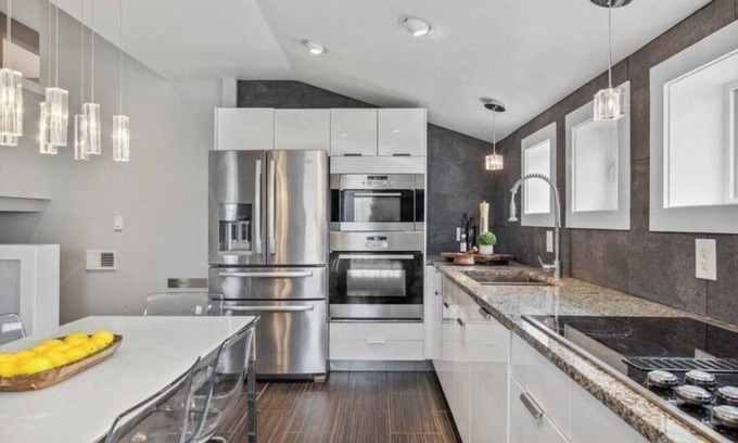 Three Oaks House | Three Oaks MI! The Nantucket Oasis! Breathtaking Nantucket Retreat!