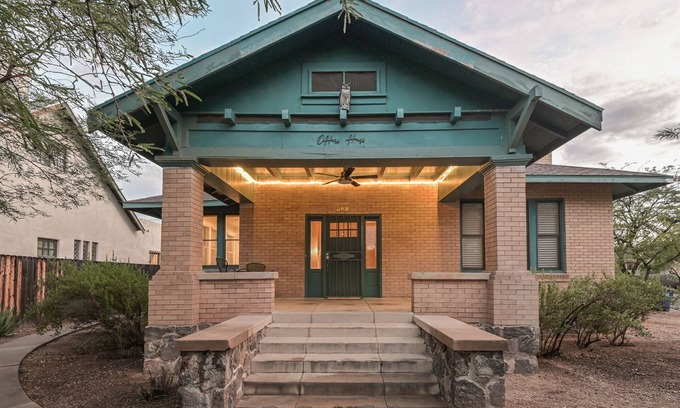 West University House | Three Queen beds, Mins to UA, Downtown, 4th Ave