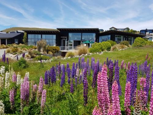 Lake Tekapo Cabin | Three Rivers Lodge