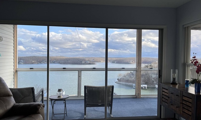 Lake Ozark Condo | Three Rooms With A View