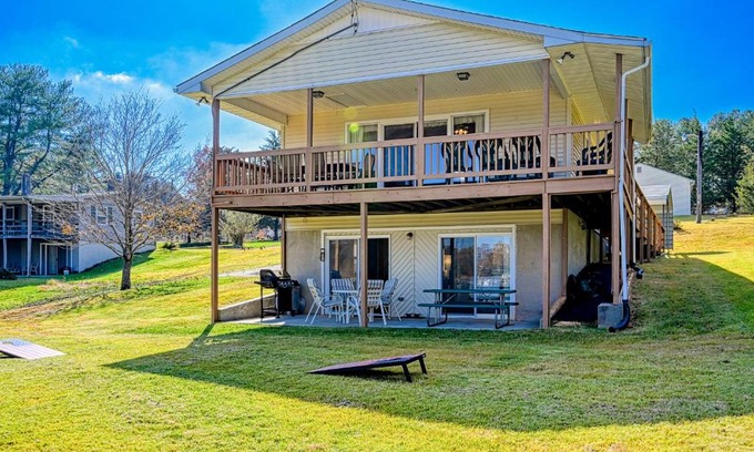 Moneta House | Three Sheets to the Wind