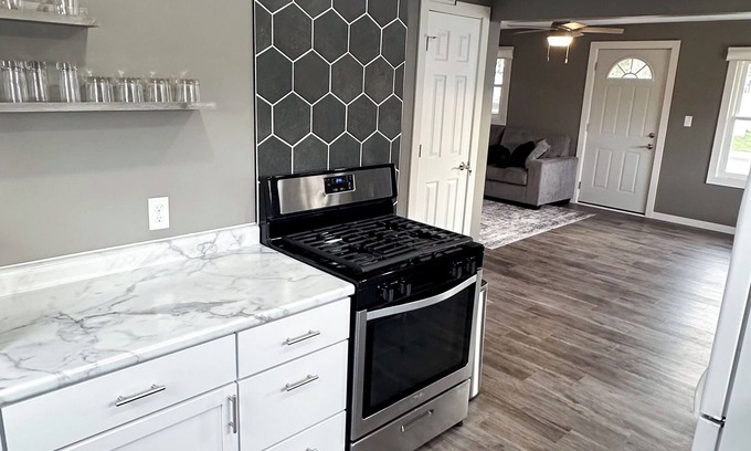 Elm Creek House | Three Sisters' Place