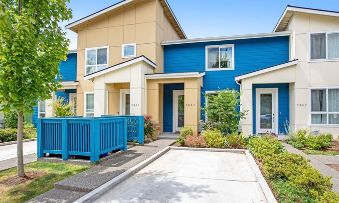 White Center House | Three-story townhome with gas firepit & patio - near West Seattle & ferries